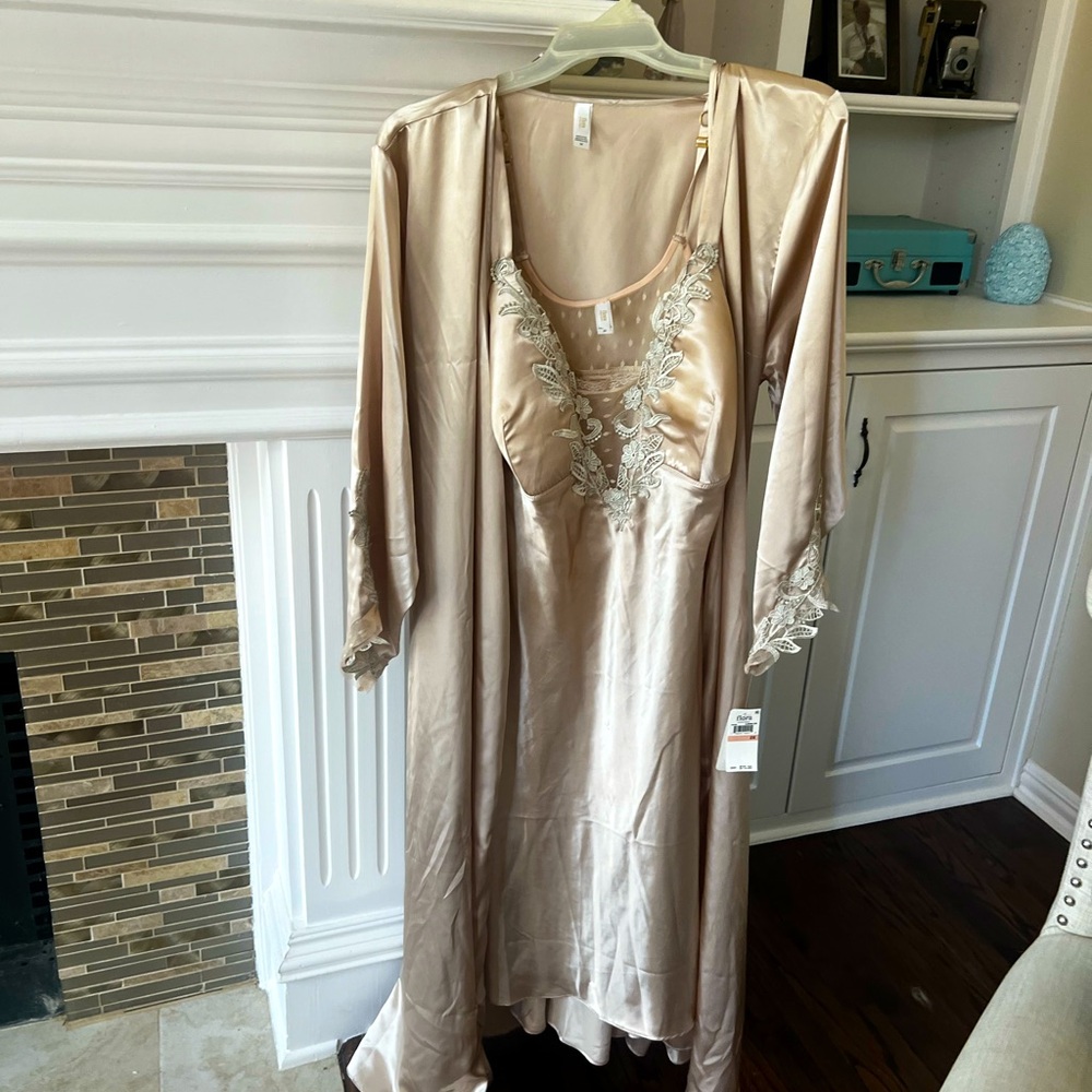 Cream Satin Négligée - Night Gown - New With Tags